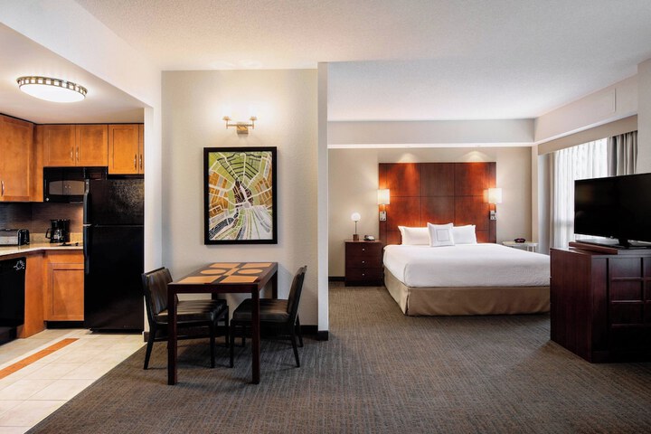 Room 16 of 37