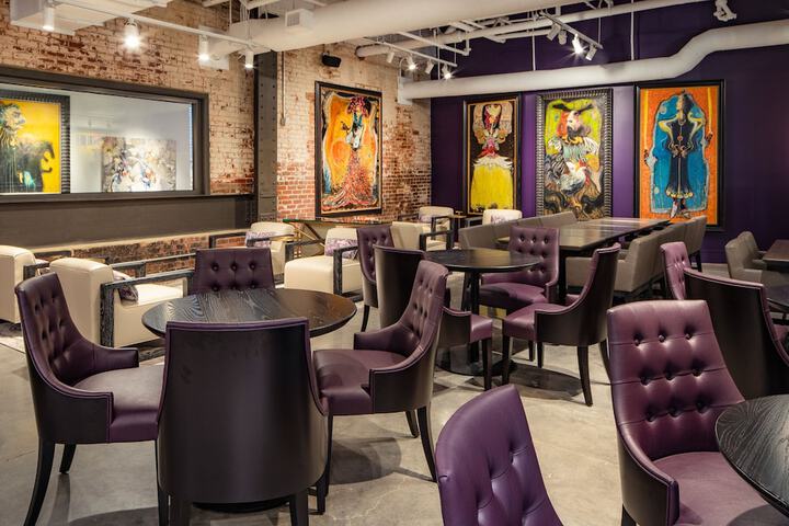 Lounge 153 of 172