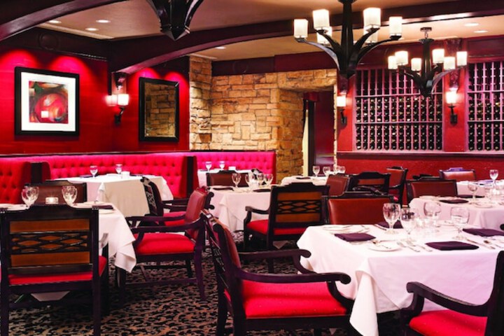 Dining 8 of 16