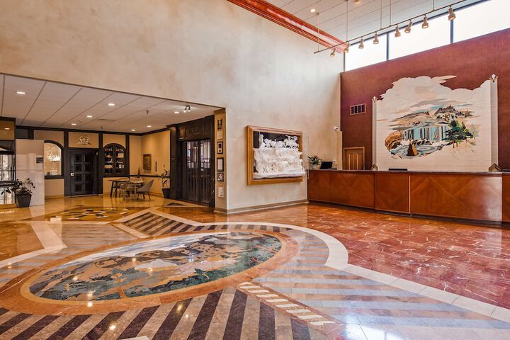 The Rushmore Hotel & Suites BW Premier Collection