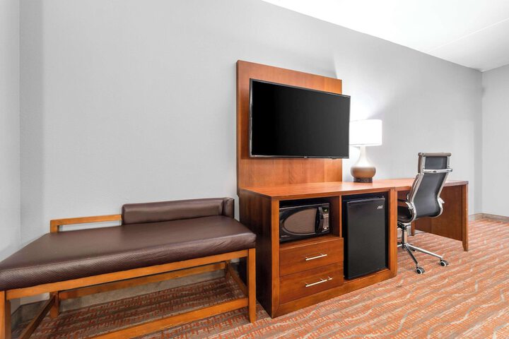 Room 17 of 43