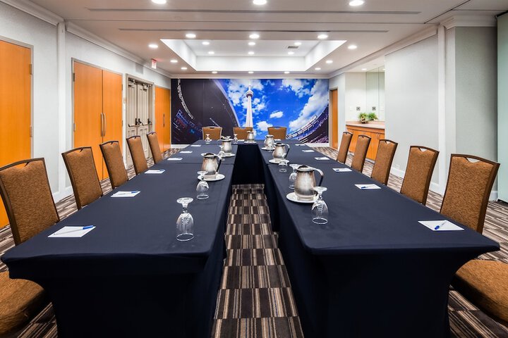 Best Western Premier Toronto Airport Carlingview Hotel