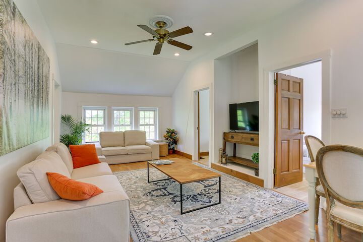 Quaint Goshen Apartment w / Patio!