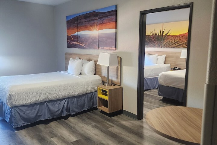 Room 42 of 143