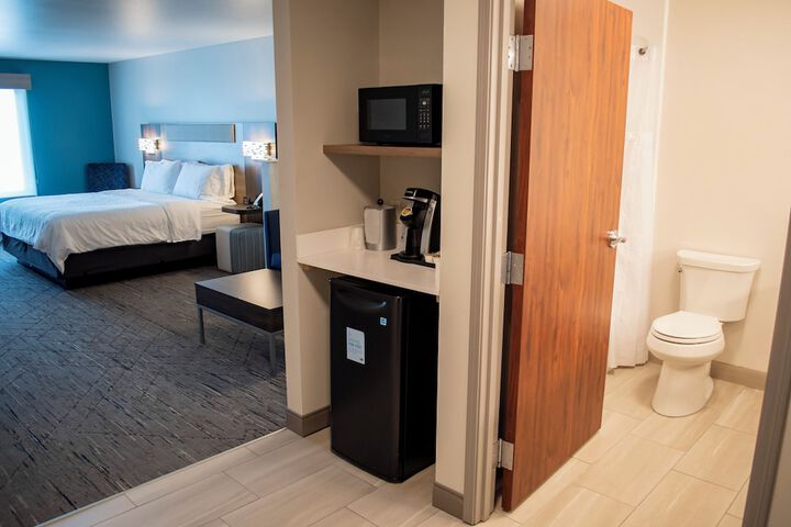 Holiday Inn Express and Suites Mason City by IHG