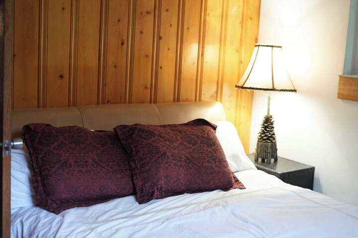 Cozy Cabin Retreat in Midway