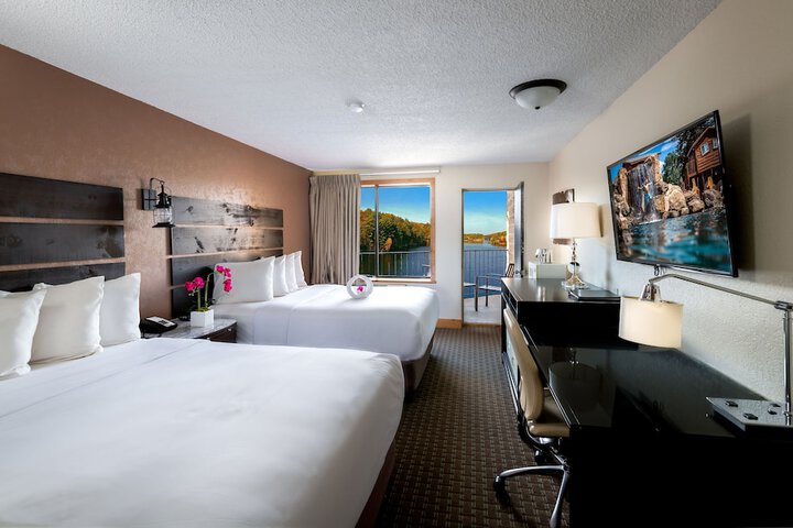 Natura Vue Resort & Boathouse