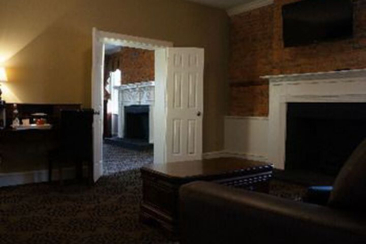 Publick House Restaurant and Country Inn