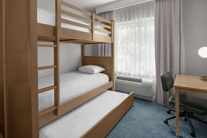 Room 13 of 35