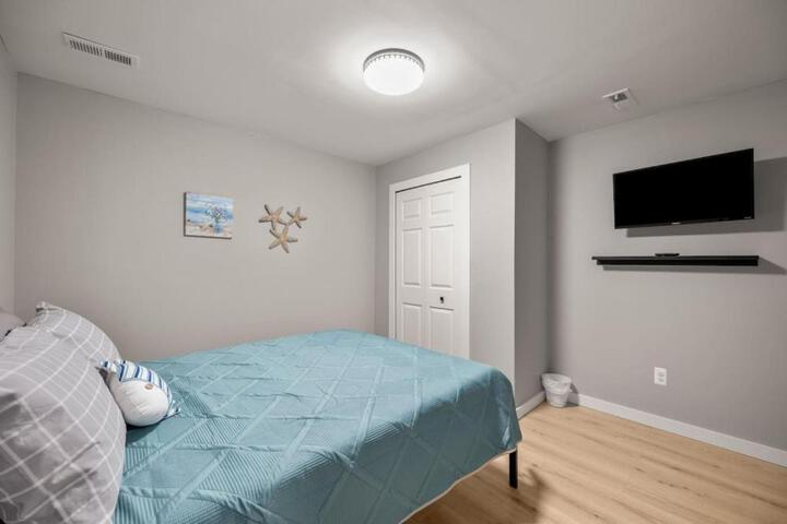 Lakeside Bliss 2BR 1BA with All Modern Comforts