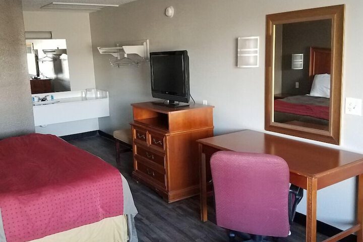 Room 21 of 34