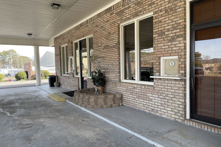 COVERED BRIDGE INN & SUITES