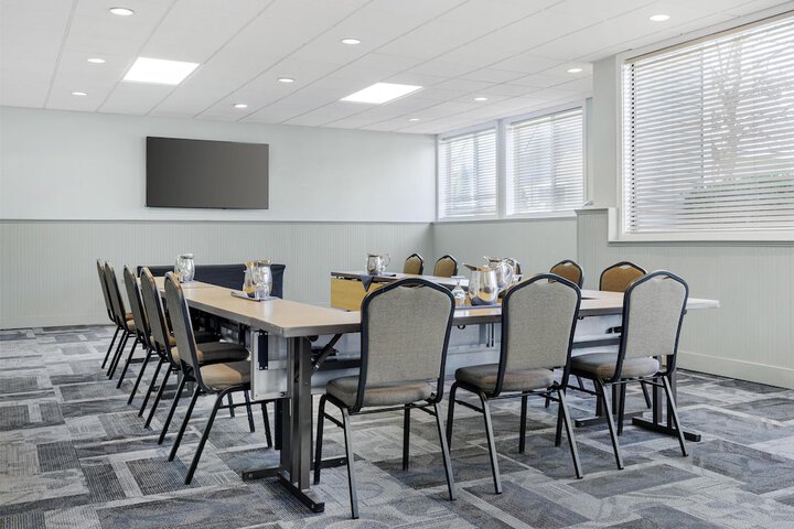 Best Western Plus Windjammer Inn & Conference Center