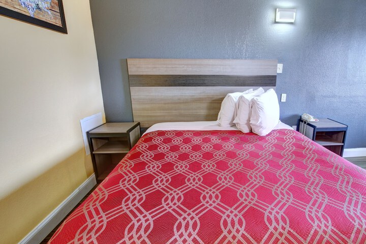 Room 17 of 22