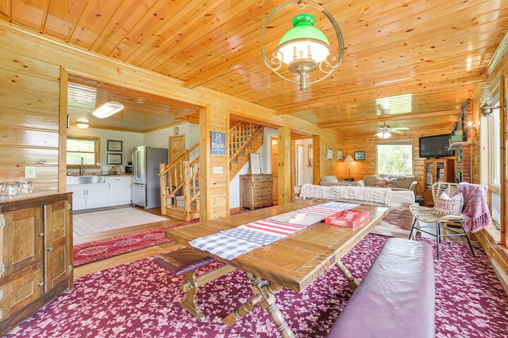 Riverfront Cheboygan Cabin w / Kayaks & Dock!