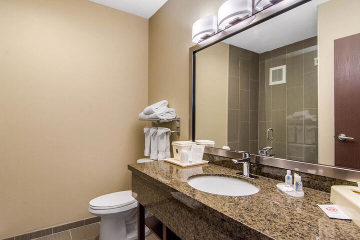 Comfort Inn & Suites Medicine Hat
