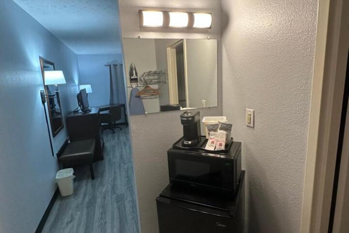 I65 studio suites