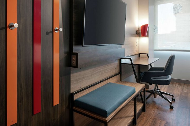 Room 16 of 34