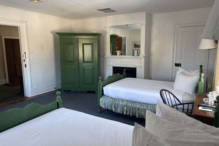 Beekman Arms and Delamater Inn
