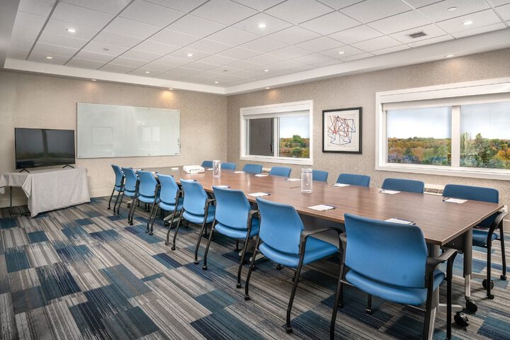 Holiday Inn Express & Suites Brandon by IHG