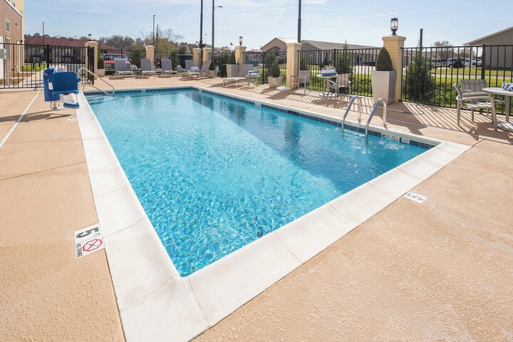 Pool 4 of 35