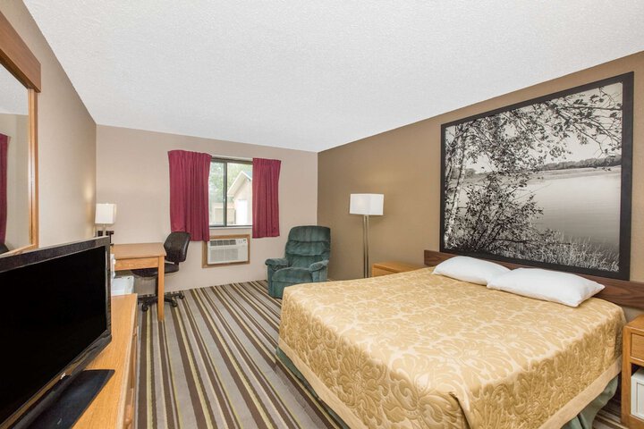 Room 16 of 38