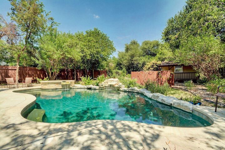Pool 2 of 25