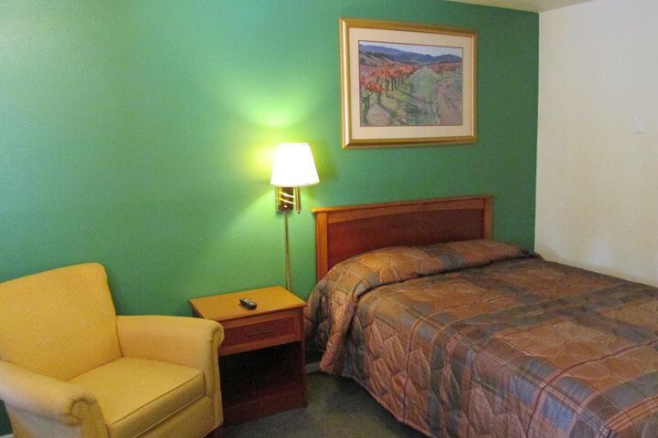 VILLAGE INN