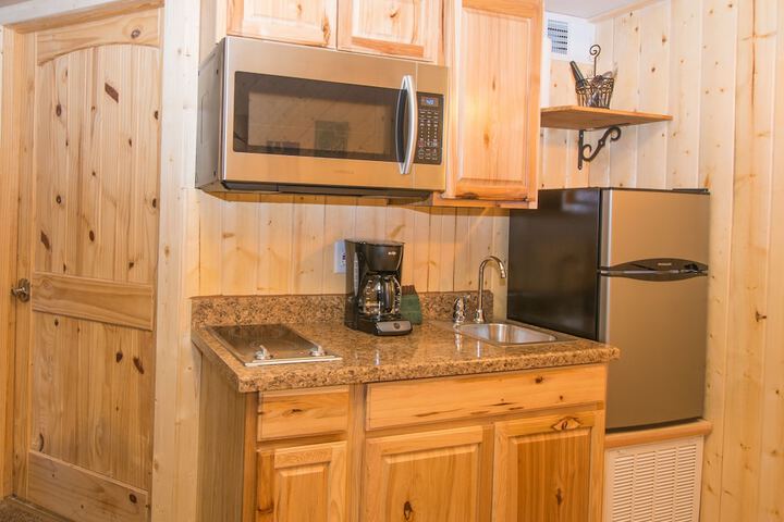 Upper Canyon Inn & Cabins