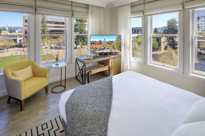 Hotel E