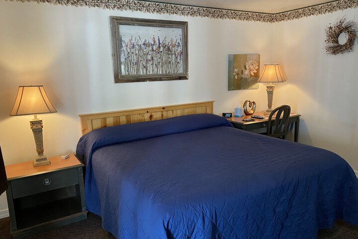 Rustic Inn Motel