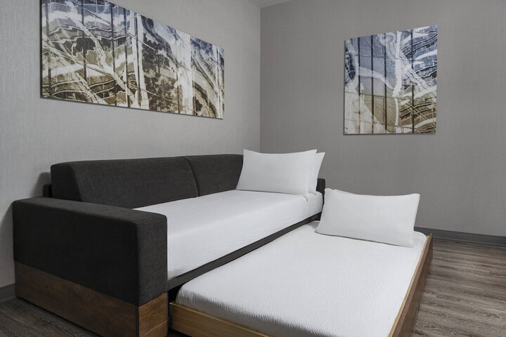 Room 14 of 27