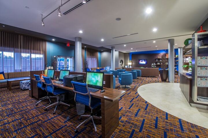 Business Center 37 of 38