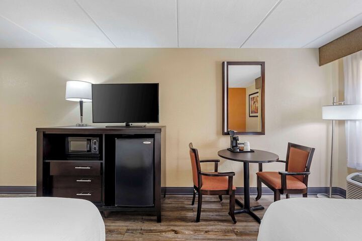Room 9 of 37