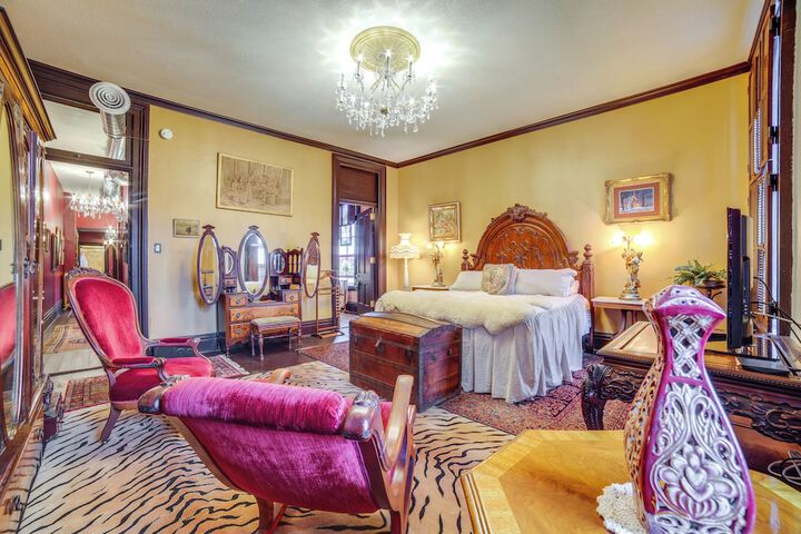 Vintage Apartment in Historic Downtown La Porte