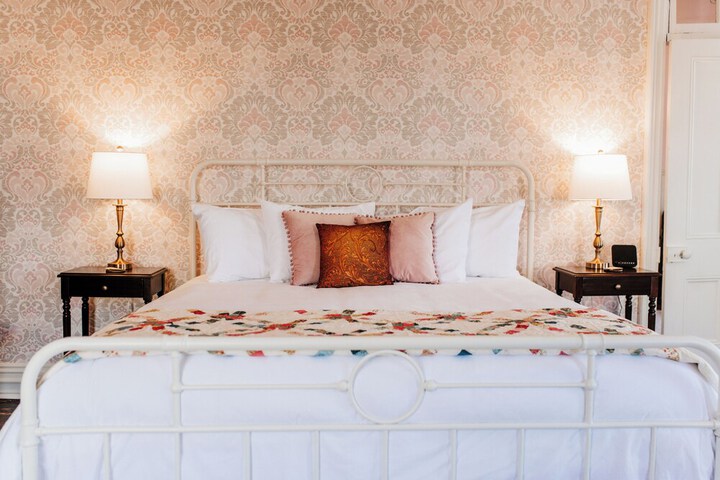 White House Hotel