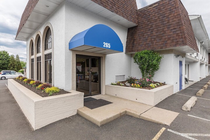 Motel 6 Warminster PA