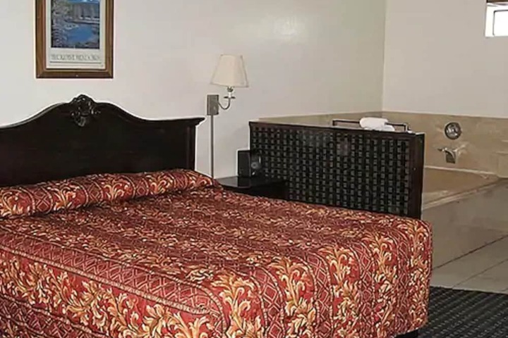 Room 11 of 21