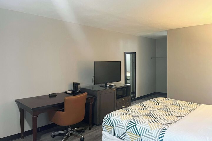 Room 4 of 11