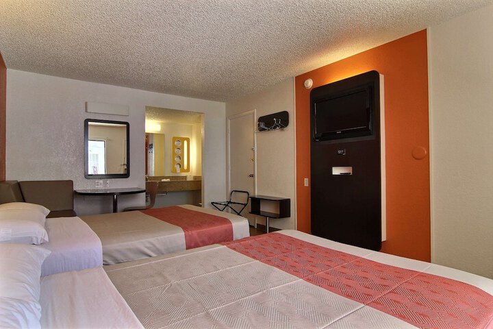 Room 15 of 29