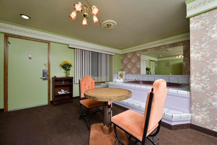 Room 71 of 124
