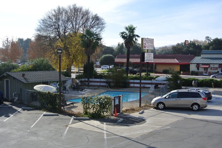 Vino Inn & Suites