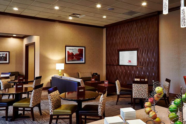 Lounge 51 of 59