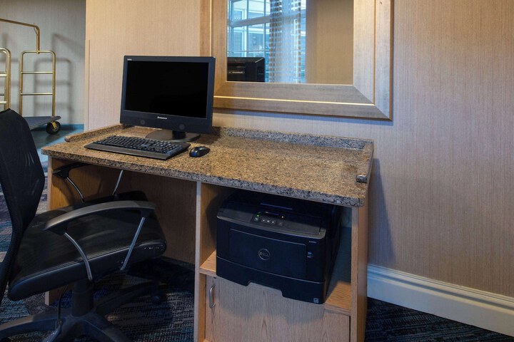 Business Center 31 of 32