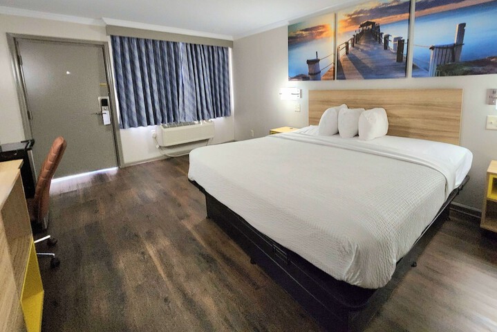 Room 8 of 30