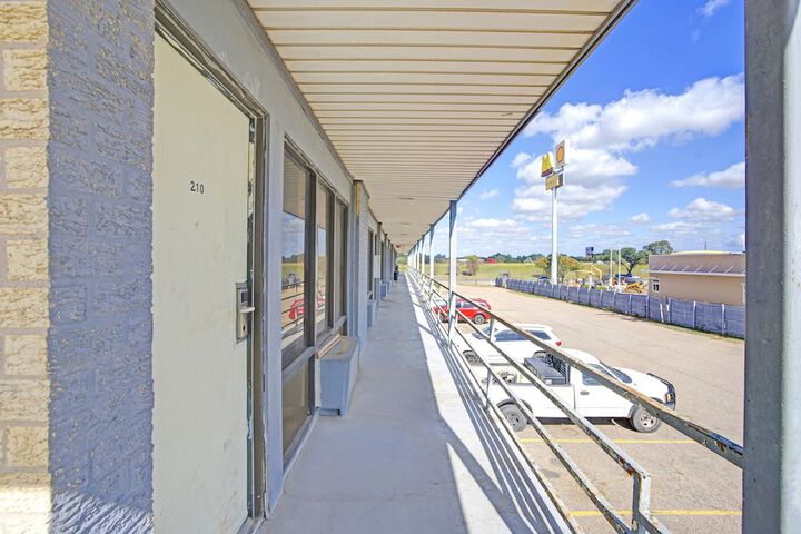 Sunset Inn Flatonia I 10 by Hotel O