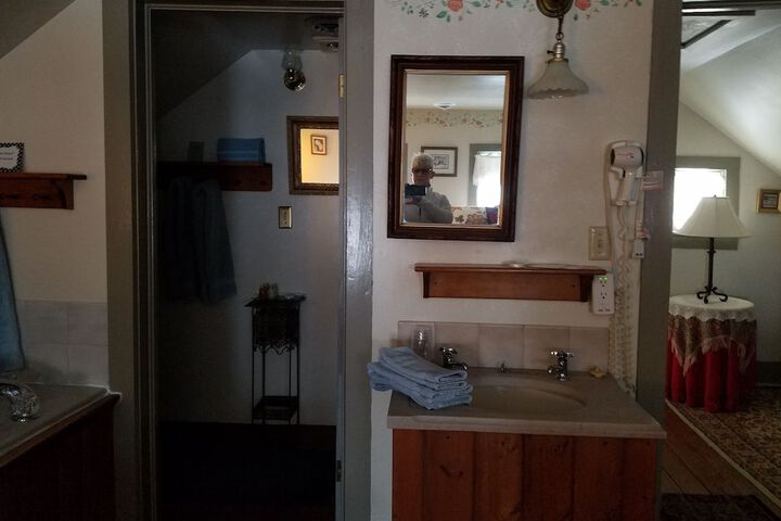 Room 43 of 65