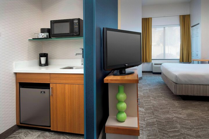 Room 11 of 19