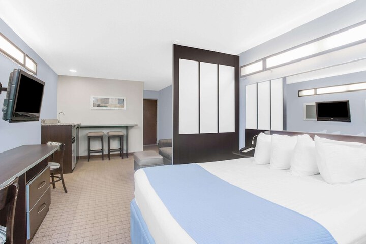 Room 9 of 17