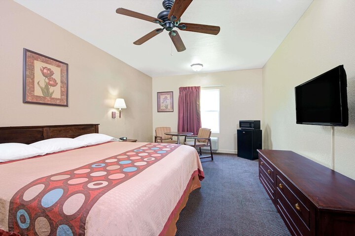 Room 8 of 13